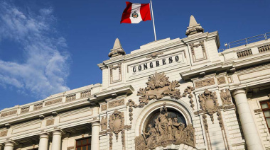 Congreso frena polémico aumento salarial para senadores y diputados