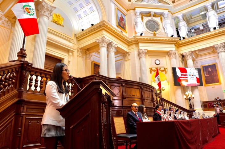 La interna de medicina agradeció la condecoración del Congreso.