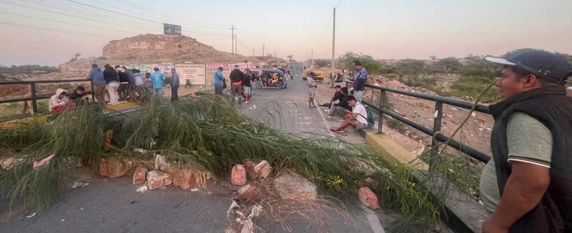 Paro en Piura: pescadores de Sechura bloquean vías y exigen cambios para la pesca de pota