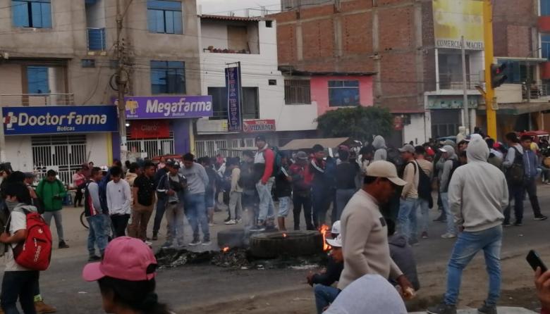 Pobladores bloquean carretera Panamericana Norte como protesta a ola de ...