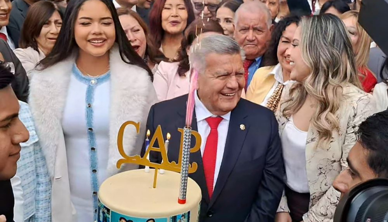 César Acuña celebra su cumpleaños 73 con misa, mariachis y sin responder a la prensa
