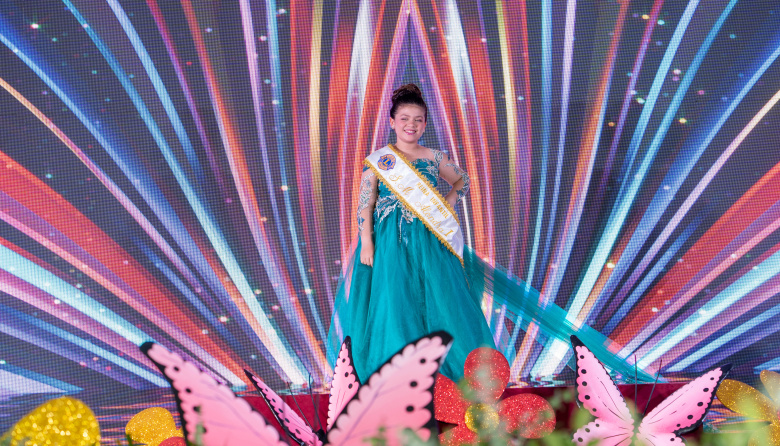 Trujillo celebra la coronación de su nueva reina infantil de la primavera