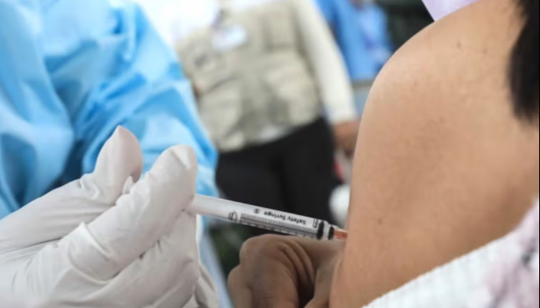 Inician vacunación contra la influenza en establecimientos de salud