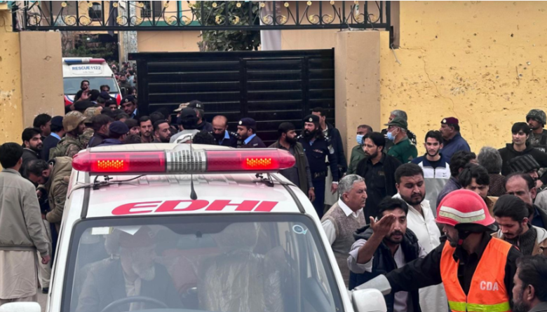 Atentado suicida en mezquita chiita deja más de 30 muertos en Pakistán