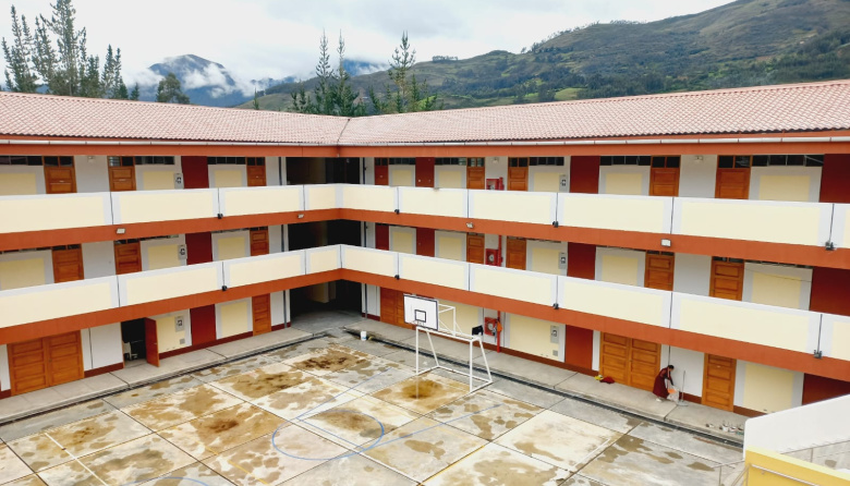 Gobierno Regional de La Libertad asegura suministro eléctrico en colegio recién reconstruido de Tayabamba para el inicio del año escolar