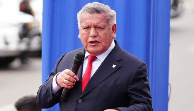 Acuña responde a críticas de exministro y niega influencia en presupuesto y elección del contralor