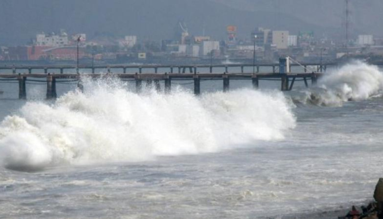 Autoridades ordenan el cierre de más de 40 puertos debido a oleajes anómalos en el litoral