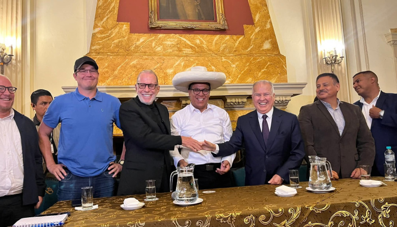 Los nuevos aliados del candidato presidencial de izquierda Roberto Sánchez
