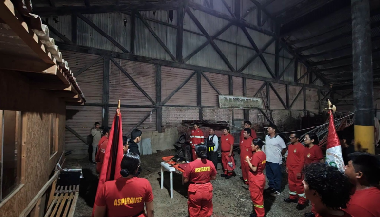 Bomberos de Paita despiden a “Carbón”, el perro que acompañó sus emergencias durante seis años