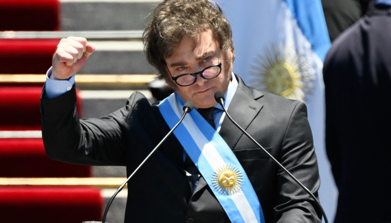 Javier Milei endurece política migratoria y expulsará a extranjeros que difundan mensajes de odio contra Argentina