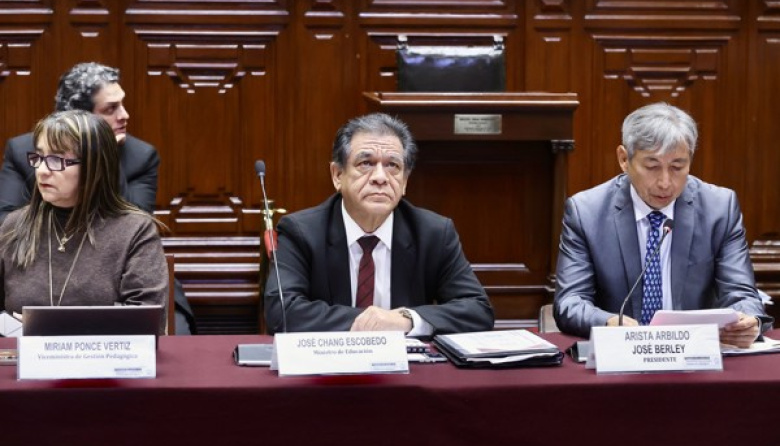 Minedu prepara sanciones para alumnos violentos y regulación del uso de celulares en colegios