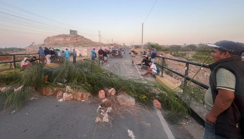 Paro en Piura: pescadores de Sechura bloquean vías y exigen cambios para la pesca de pota