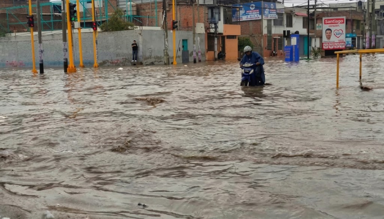 Piura bajo el agua por intensas lluvias: calles inundadas y mercado de Chulucanas afectado