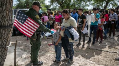 Estados Unidos pagará 1,000 dólares a inmigrantes para que dejen el país
