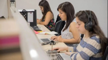 8 de cada 10 peruanos considera fundamental trabajar y estudiar al mismo tiempo