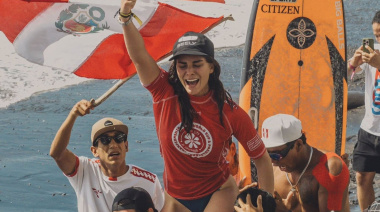 Vania Torres campeona en el mundial de SUP Surf en El Salvador