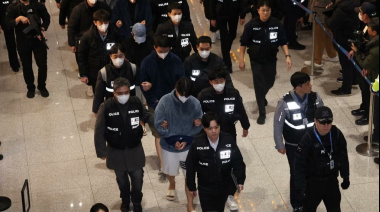 Seúl recibe a 73 surcoreanos extraditados por redes de estafa internacional