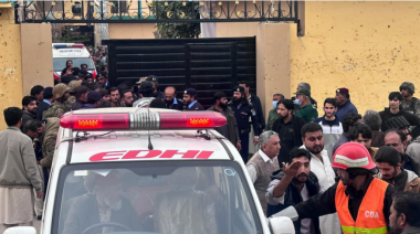 Atentado suicida en mezquita chiita deja más de 30 muertos en Pakistán