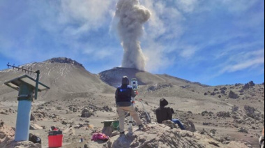 Volcán Sabancaya registra nueva explosión y dispersa cenizas hacia distritos de Caylloma