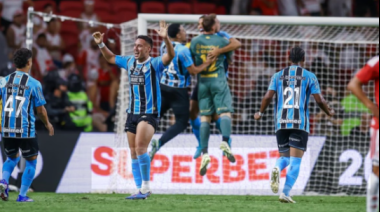 Erick Noriega conquista su primer título con Gremio y se corona campeón del Campeonato Gaúcho