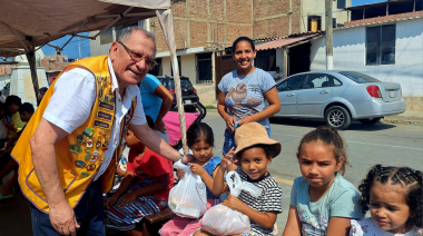 Jornada solidaria en Víctor Larco: Club de Leones entrega alimentos y promueve integración infantil