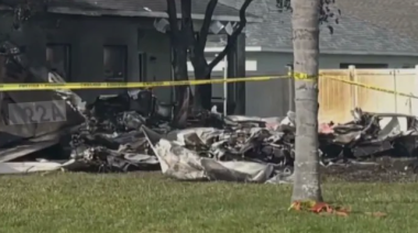 Avioneta se estrella en zona residencial de Florida y deja un muerto