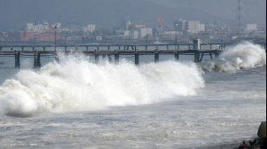 Autoridades ordenan el cierre de más de 40 puertos debido a oleajes anómalos en el litoral