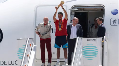 España ya celebra en casa: la campeona del mundo regresó a Madrid con la Copa