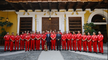 Bomberos peruanos del Grupo USAR reciben máxima condecoración de Cancillería por rescates en Venezuela