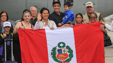 Keiko Fujimori recibe a peruanos afectados por los terremotos en Venezuela