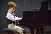 Niños y adolescentes de todo el Perú podrán competir en el concurso 'Pianistas del Futuro'"
