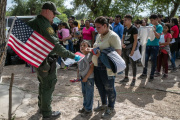Estados Unidos pagará 1,000 dólares a inmigrantes para que dejen el país
