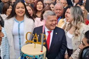César Acuña celebra su cumpleaños 73 con misa, mariachis y sin responder a la prensa