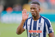 Advíncula vuelve al Perú: se desvinculó de Boca y firmaría por Alianza Lima