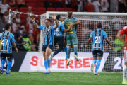 Erick Noriega conquista su primer título con Gremio y se corona campeón del Campeonato Gaúcho