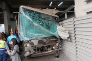 18 heridos deja choque de bus del Metropolitano contra baranda de seguridad en la Vía Expresa