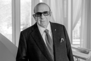 Fallece "el hombre de las orejas de oro", Clive Davis