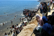 España enfrenta nueva crisis migratoria tras la llegada masiva de migrantes a Ceuta desde Marruecos