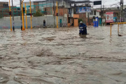 Piura bajo el agua por intensas lluvias: calles inundadas y mercado de Chulucanas afectado