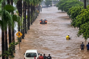Fuertes lluvias dejan afectaciones en 86 zonas de Guayaquil en medio de la alerta por El Niño