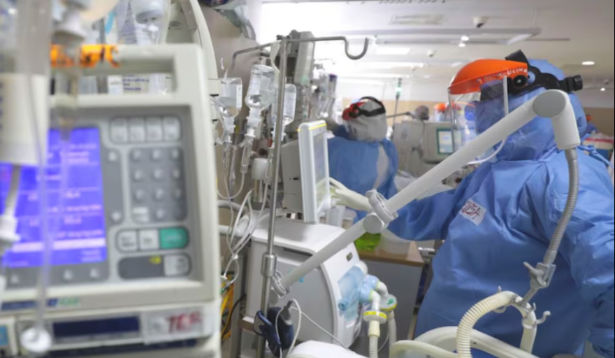 Minsa elimina exigencia de intensivistas en UCI y desata fuerte controversia en el sector