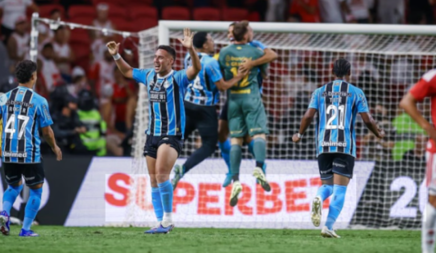 Erick Noriega conquista su primer título con Gremio y se corona campeón del Campeonato Gaúcho
