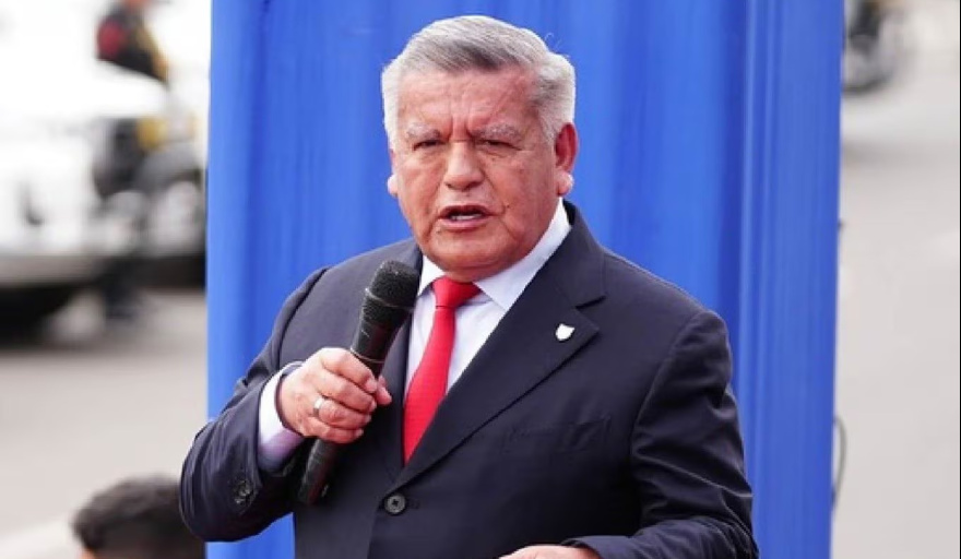 Acuña responde a críticas de exministro y niega influencia en presupuesto y elección del contralor